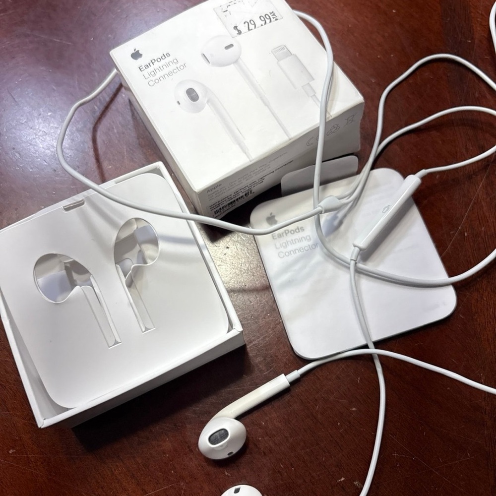 Apple EarPods with Lightning Connector